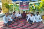 झुरळं जनता पार्टीचे पिंपरीत ‘बेरोजगार एल्गार’ धरणे आंदोलन; तरुणांच्या १० मागण्यांसाठी तहसीलदारांना निवेदन