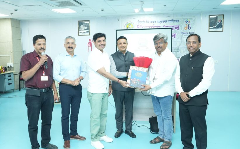 राष्ट्रीय पुरस्कार विजेते आदर्श शिक्षक दत्तात्रय वारे गुरूजी यांचा महापौरांच्या हस्ते सन्मान