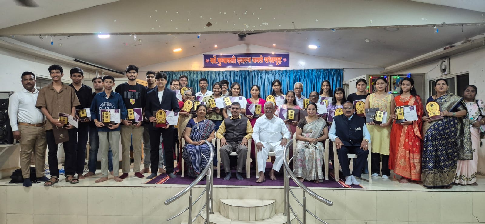गुणवंत विद्यार्थ्यांचा सन्मान, यशाला मिळाली सुवर्णदाद..!