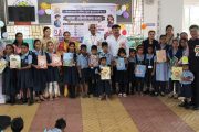 कुदळवाडी येथील महापालिका शाळेतील विद्यार्थ्यांना निशा दिनेश यादव यांच्या हस्ते शालेय साहित्य वाटप