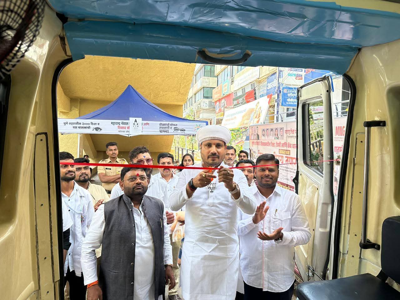 ऑटो टॅक्सी कष्टकरी बांधवांच्या आरोग्याची काळजी घेणे हे आपले कर्तव्य - शत्रुघ्न  काटे