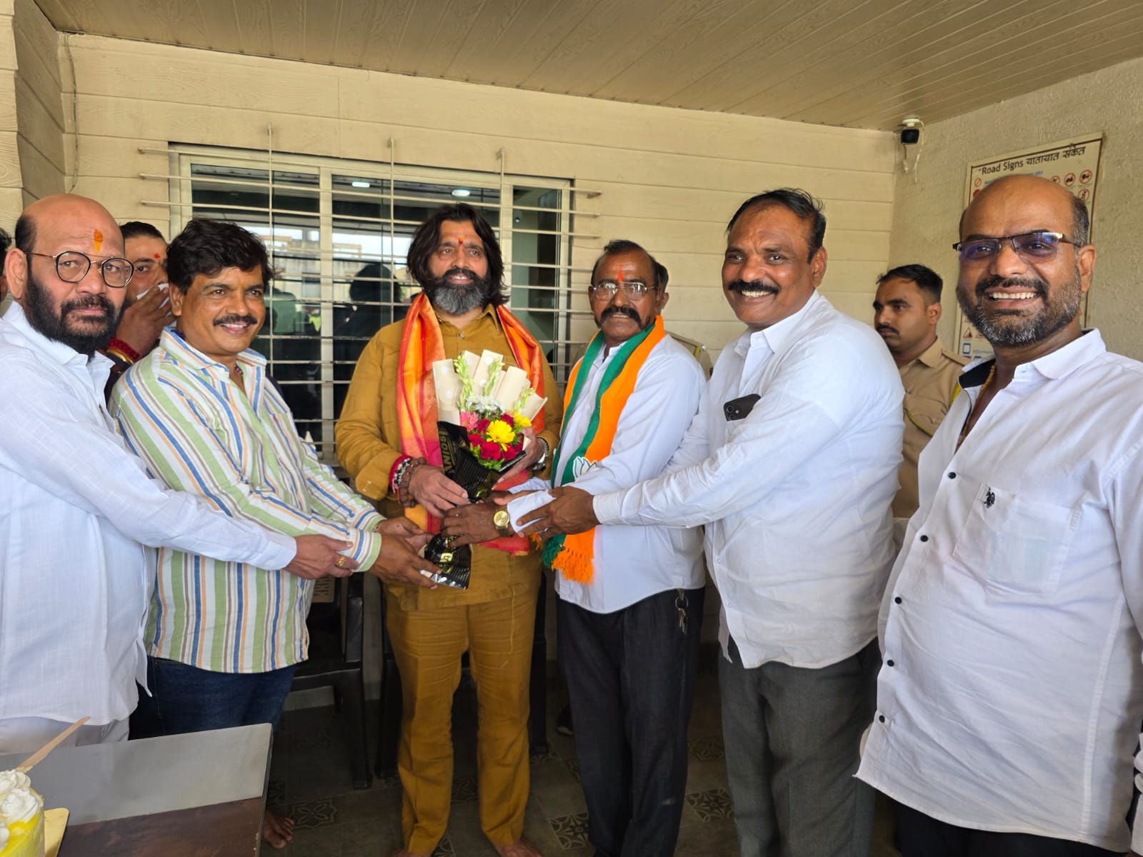 पांडुरंग कदम यांची माथाडी कामगार संघाच्या ट्रान्सपोर्ट नगर निगडी विभाग प्रमुखपदी नियुक्ती; आमदार महेश लांडगे यांच्या उपस्थितीत भाजपमध्ये प्रवेश