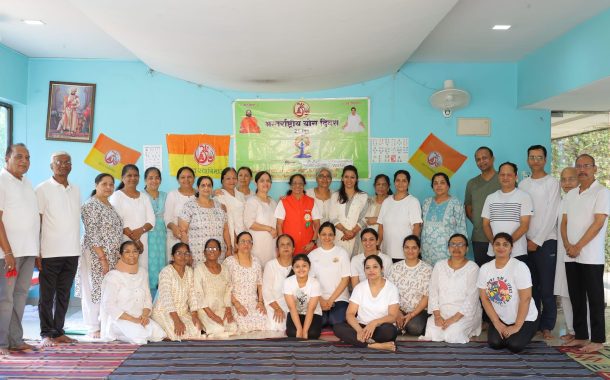 वाकडमध्ये आंतरराष्ट्रीय योग दिन उत्साहात साजरा; नगरसेविका स्नेहा कलाटे यांचा नागरिकांसह सहभाग