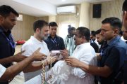 राहुल गांधी यांना ज्ञानेश्वरी भेट; आळंदी-देहू-पंढरपूर भेटीचे संदेश नवलेंकडून निमंत्रण