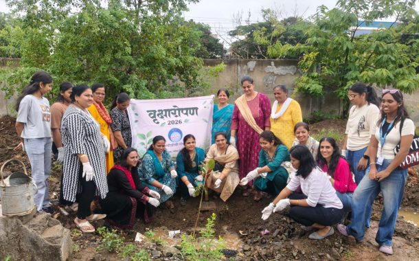 वटपौर्णिमेनिमित्त अंघोळीची गोळी संस्थेच्या महिला टीमकडून वडाच्या वृक्षांचे वृक्षारोपण