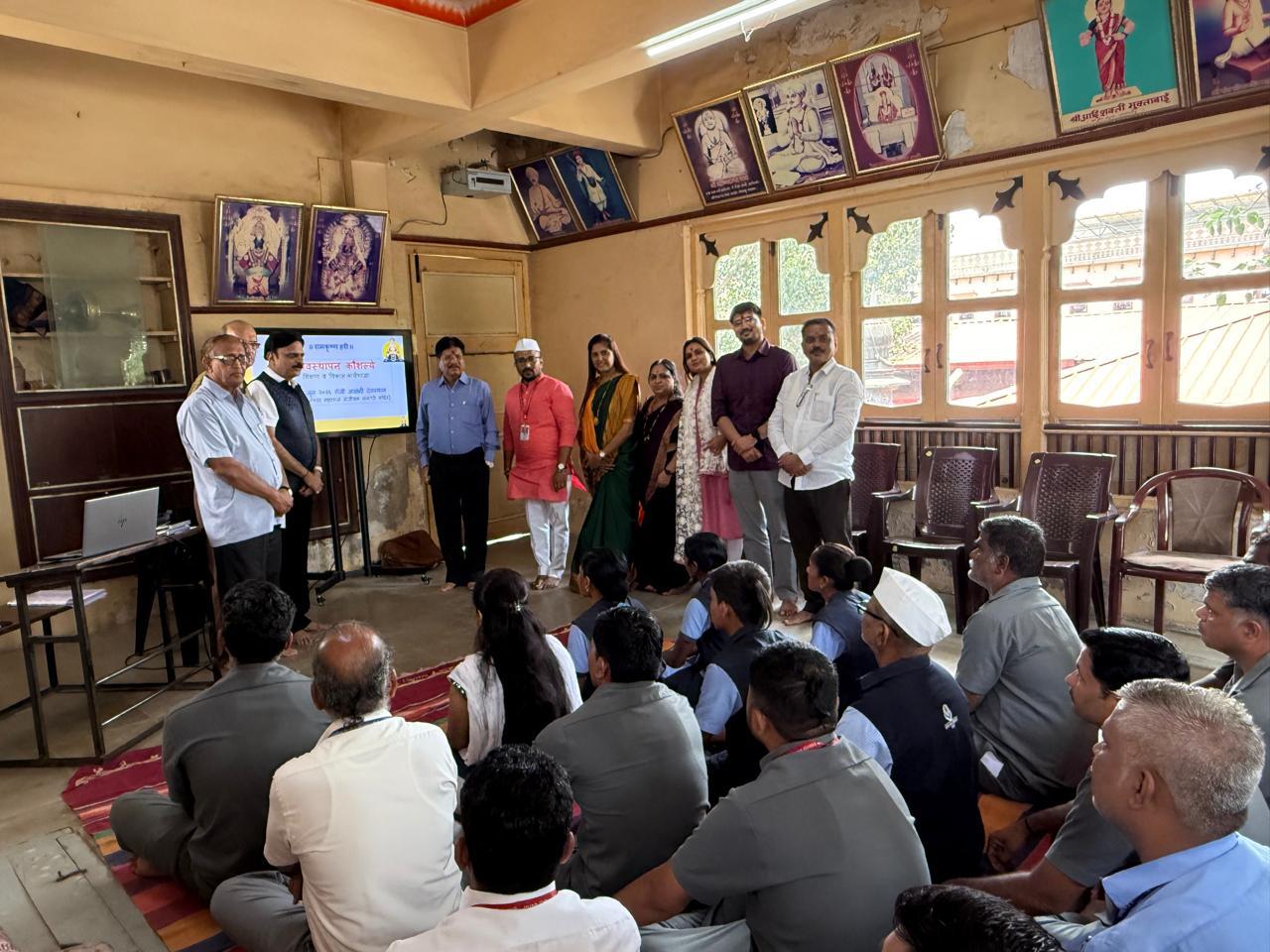 आळंदी देवस्थानच्या कर्मचाऱ्यांना सेवाभावाचे प्रशिक्षण; भाविकांना नम्र सेवा देण्याची घेतली शपथ