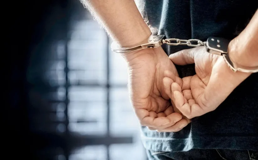 आरओ वॉटर फिल्टर फोडून १० हजारांची नाणी चोरणाऱ्या आरोपीला अटक