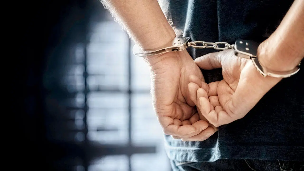 आरओ वॉटर फिल्टर फोडून १० हजारांची नाणी चोरणाऱ्या आरोपीला अटक