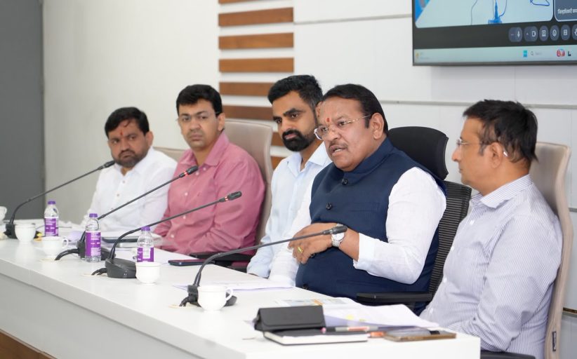 पवना बंदिस्त जलवाहिनी योजनेबाबत आंदोलक शेतकऱ्यांची प्रशासनाबरोबर सकारात्मक बैठक; खासदार श्रीरंग बारणे यांचा पुढाकार