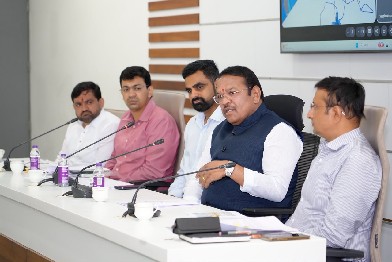 पवना बंदिस्त जलवाहिनी योजनेबाबत आंदोलक शेतकऱ्यांची प्रशासनाबरोबर सकारात्मक बैठक; खासदार श्रीरंग बारणे यांचा पुढाकार