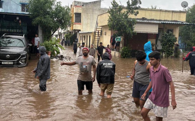 चिखली डिफेन्स कॉलनीतील १०० कुटुंबांचे सुरक्षितस्थळी स्थलांतर