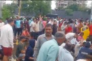 दोन दिवसांपासून पावसाचे पाणी साचलेलेच.. संतप्त चिखली घरकुलवासीयांचा स्पाईन रोडवर रस्ता रोको