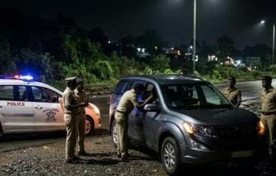लोणावळ्याला जाणाऱ्या पर्यटकांना अंमली पदार्थांच्या खोट्या गुन्ह्यात अडकविण्याची धमकी; तीन पोलिसांसह सहा जणांवर गुन्हा