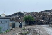 मोशी कचरा डेपो येथे भीषण दुर्घटना; कचऱ्याच्या डोंगराचे भूस्खलन, अनेक कर्मचारी ढिगाऱ्याखाली अडकल्याची भीती