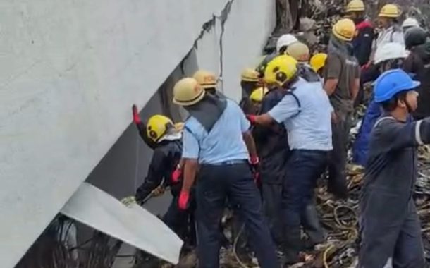 मोशी कचरा डेपो दुर्घटना : जेवणाच्या वेळेस दुर्घटना घडल्यामुळे अनेक कर्मचारी अडकल्याची भीती, बचावकार्य युद्धपातळीवर सुरू