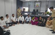 मोशी दुर्घटनेवरून आयुक्त कार्यालयात शिवसेनेचे ठिय्या आंदोलन; दोषींवर कारवाईची मागणी