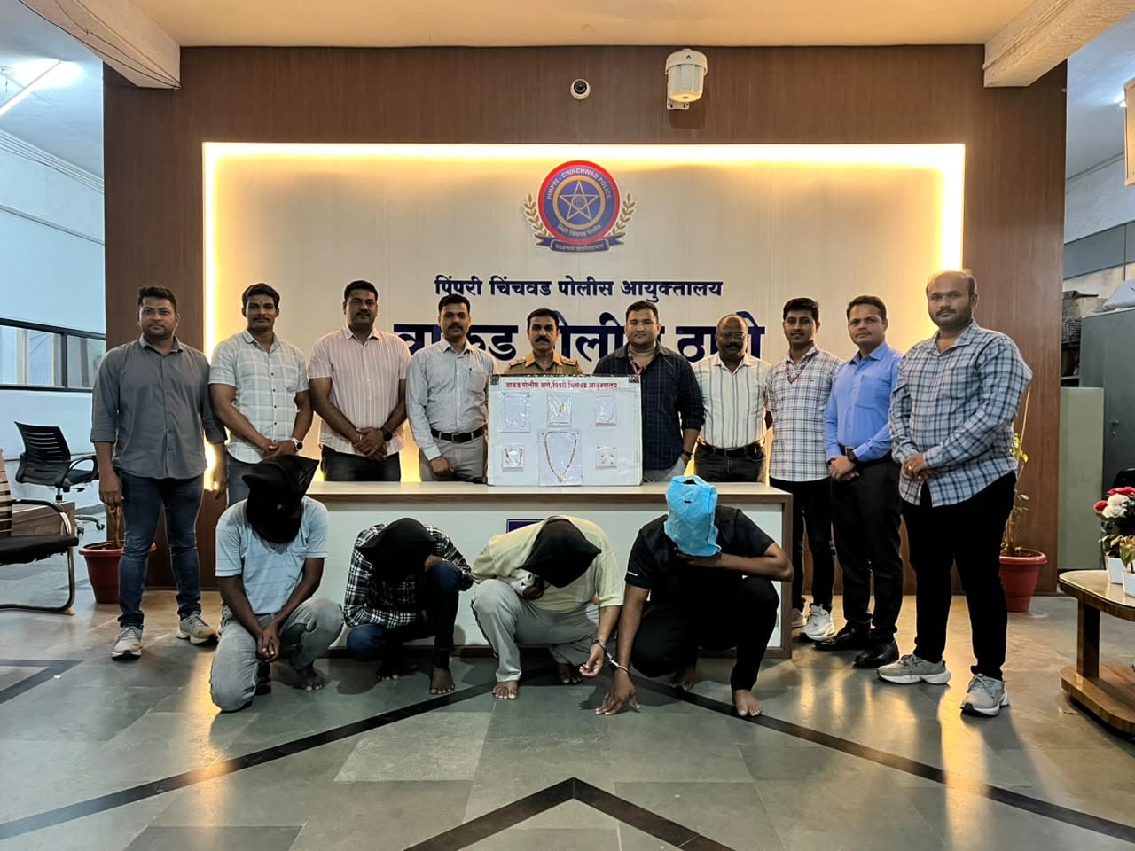 वाकड पोलिसांची मोठी कारवाई : घरफोडी करणाऱ्या सराईतासह चौघांना अटक; १० लाख ३४ हजारांचा मुद्देमाल जप्त