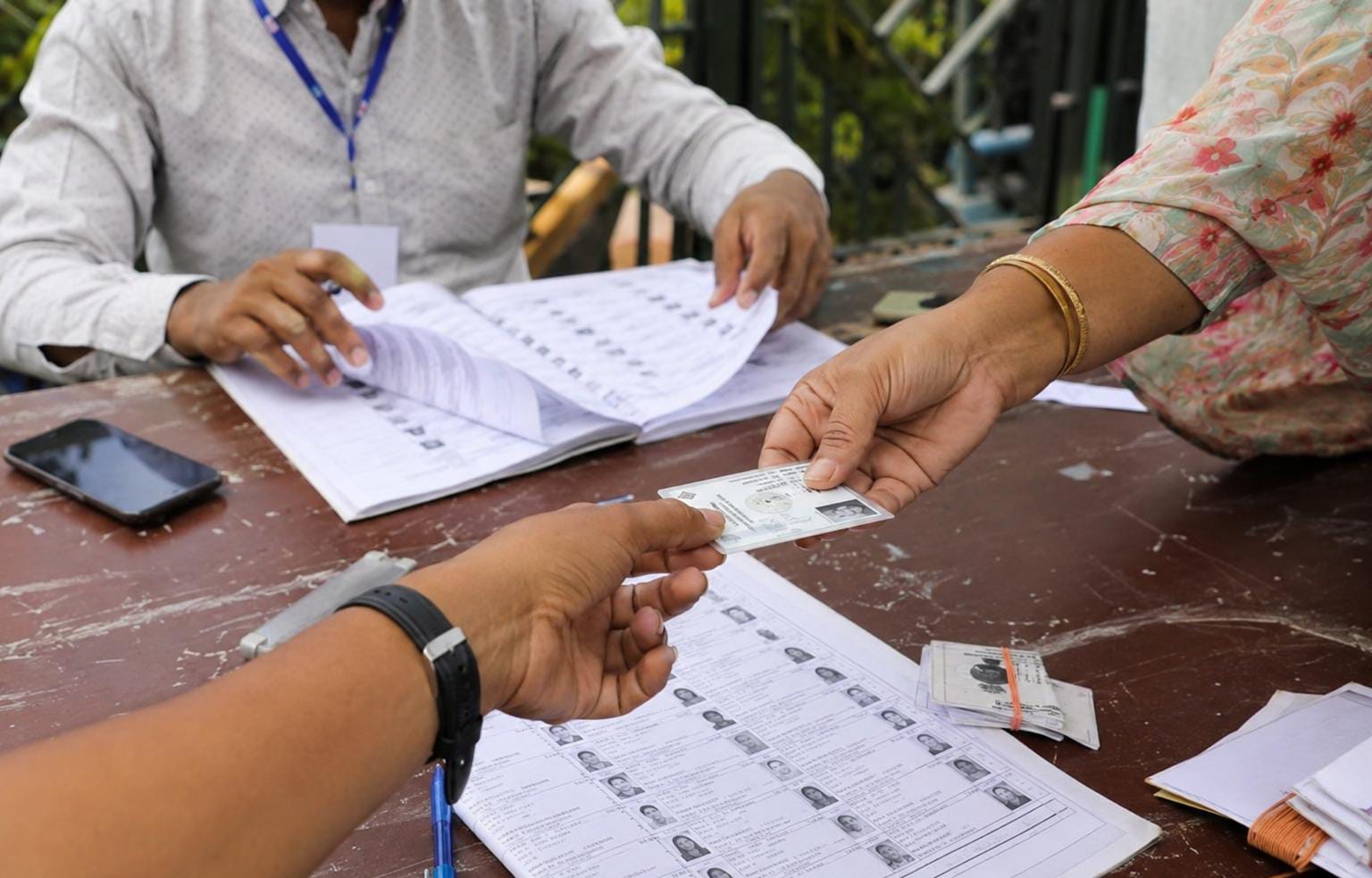 विशेष सखोल पुनरीक्षण मोहिमेला मुदतवाढ; ८ ऑगस्टपर्यंत बीएलओंच्या गृहभेटी