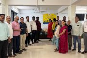 शिक्षक दाम्पत्यांचा अनोखा सामाजिक उपक्रम; निराधारांना फराळ व फळांचे वाटप