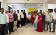 शिक्षक दाम्पत्यांचा अनोखा सामाजिक उपक्रम; निराधारांना फराळ व फळांचे वाटप