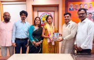 NEET 2026 मध्ये देशात ४९८ वा क्रमांक मिळवणाऱ्या पिंपरी-चिंचवडची कन्या अतुल्या डोंगरेचा महापौरांकडून गौरव