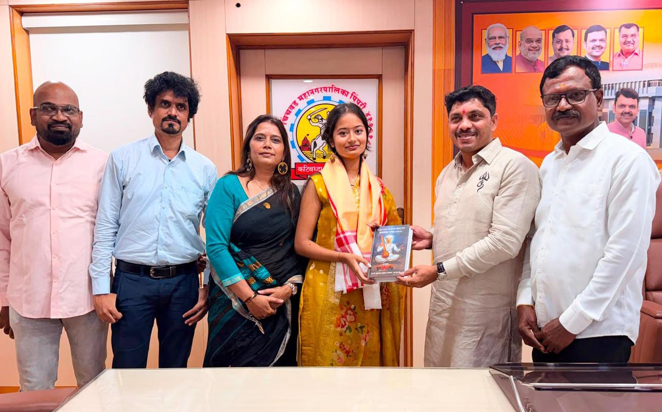 NEET 2026 मध्ये देशात ४९८ वा क्रमांक मिळवणाऱ्या पिंपरी-चिंचवडची कन्या अतुल्या डोंगरेचा महापौरांकडून गौरव
