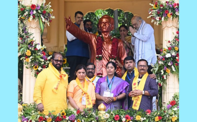 साहित्यरत्न अण्णाभाऊ साठे यांच्या जयंतीनिमित्त गृहमंत्री अमित शाह व मुख्यमंत्री देवेंद्र फडणवीस यांच्याकडून अभिवादन
