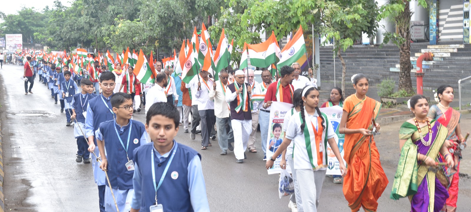 देशभक्तीच्या जयघोषात ‘तिरंगा रॅली’; चिखली-मोशी येथील इनोव्हेटिव्ह वर्ल्ड स्कूलच्या विद्यार्थ्यांचा उत्स्फूर्त सहभाग