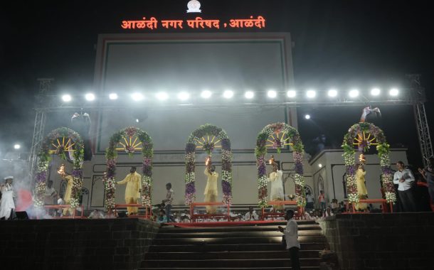 कामिका एकादशीनिमित्त आळंदीत इंद्रायणी नदीच्या काठावर महाआरती; भक्तिमय वातावरणात भाविकांचा उत्स्फूर्त सहभाग