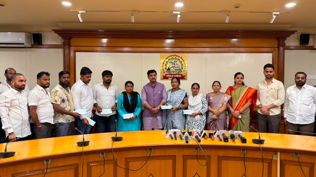महापौर रवि लांडगे यांचा माणुसकीचा हात; मोशी दुर्घटनेतील मृतांच्या कुटुंबीयांना प्रत्येकी १ लाख रुपयांची आर्थिक मदत