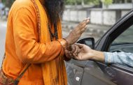आशीर्वाद देण्याच्या बहाण्याने साधूबाबाने केली सोन्याची अंगठी लंपास; चिखली पोलीसात गुन्हा दाखल