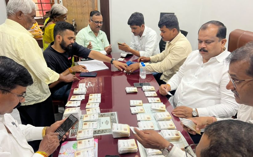 नगरसेवक संतोष कोकणे यांच्या हस्ते एसटी सवलत कार्डचे वाटप; नागरिकांचा उत्स्फूर्त प्रतिसाद..!