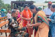 देशाचे रक्षण करणाऱ्या जवानांच्या मनगटावर उन्नती सखी मंचच्या भगिनींची प्रेमाची राखी..!