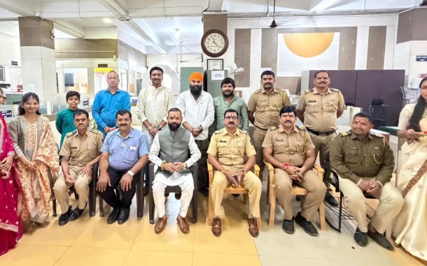 पोलीस फ्रेन्डस् वेल्फेअर असोसिएशनतर्फे पोलीस बांधवांना राखी बांधून रक्षाबंधन साजरे
