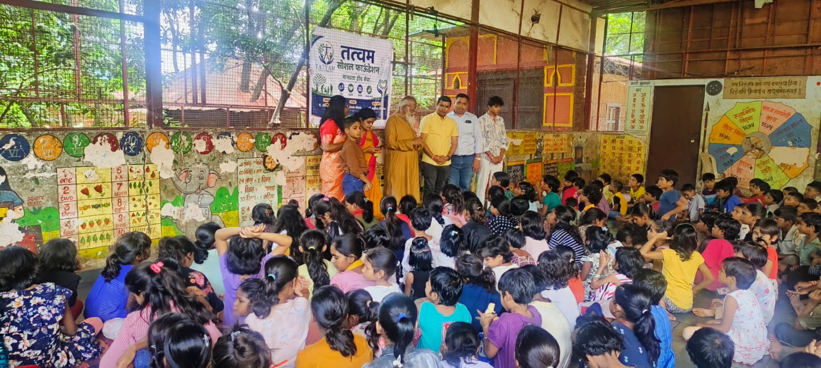 नात्यांपलीकडे जाऊन जपला मायेचा धागा; 'तत्वम फाउंडेशन'तर्फे गुरुकुलमच्या ३५० लेकरांसोबत साजरी झाली स्नेहाची राखीपौर्णिमा