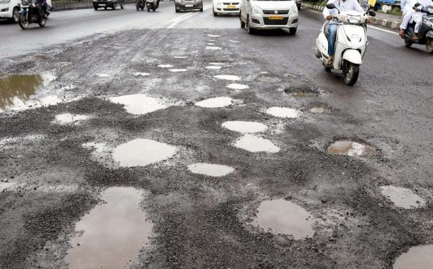 पिंपरी चिंचवड शहरातील १,६०९ खड्डे बुजवले असल्याचा महापालिकेचा दावा..!