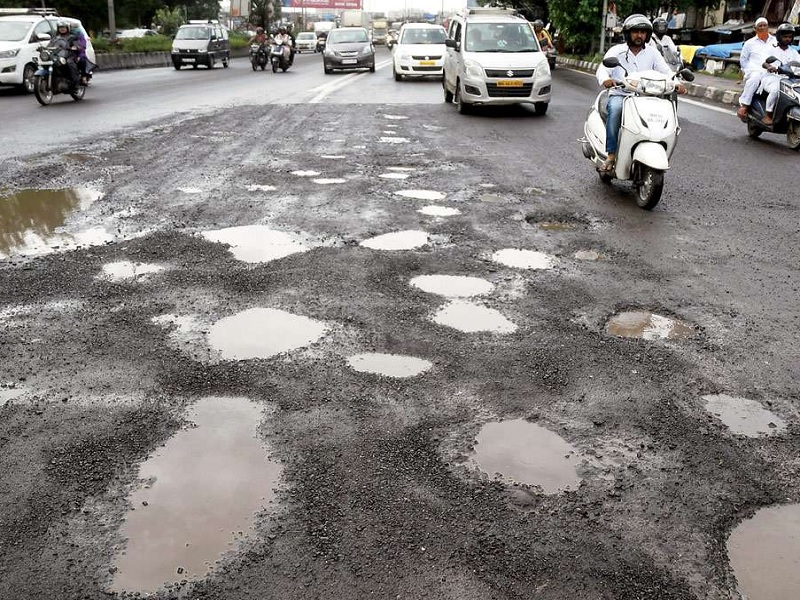 पिंपरी चिंचवड शहरातील १,६०९ खड्डे बुजवले असल्याचा महापालिकेचा दावा..!
