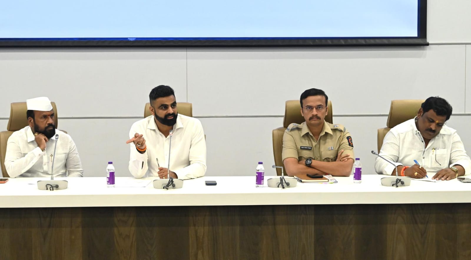 हिंजवडी आयटी पार्क परिसरातील अंतर्गत रस्त्यांसाठी ४२६ कोटींचा निधी मंजूर; परिसरातील समस्या सोडविण्यासाठी हाय पॉवर कमिटीची पहिली बैठक संपन्न