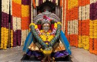 एकादशी निमित्त माऊलींच्या संजीवन समाधी मंदिरात आकर्षक पुष्पसजावट