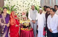 महसूल मंत्री चंद्रशेखर बावनकुळे यांची शत्रुघ्न काटे यांच्या निवासस्थानी सदिच्छा भेट; घेतले गणरायाचे दर्शन