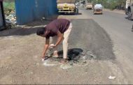 रांगोळीतून अनोखे आंदोलन; कुदळवाडीतील निकृष्ट रस्त्यांवर सामाजिक कार्यकर्त्यांचा सवाल