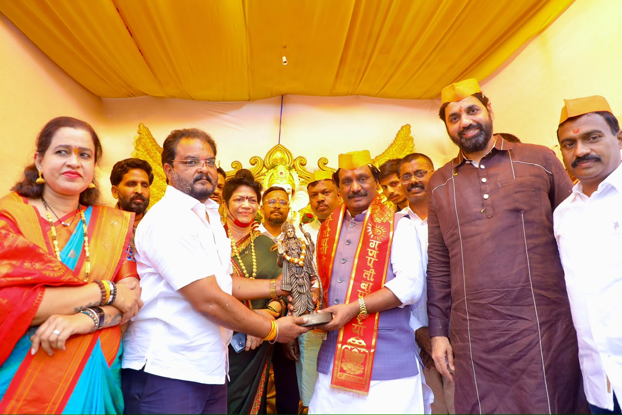 गणराया ‘या मस्तवाल सत्ताधाऱ्यांना सद्बुद्धी द्या’, राज्यातील जनतेला सुखी ठेवा..!