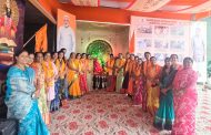 उन्नतीच्या मानाच्या गणपतीची पी.के. इंटरनॅशनल स्कूलच्या महिला शिक्षकांच्या हस्ते आरती