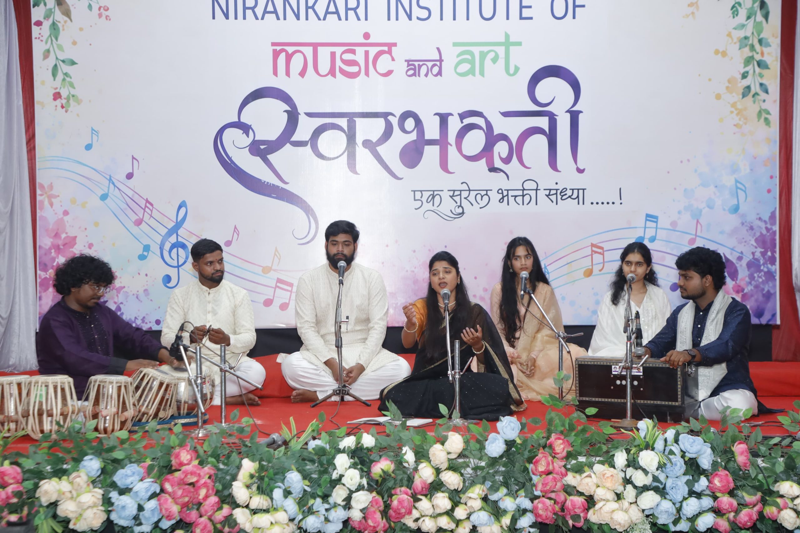 ‘स्वरभक्ती’ भक्ती संध्येत भक्तीचे सूर गुंजले.. निरंकारी इन्स्टिट्यूट ऑफ म्युझिक अँड आर्टचा भोसरीत संगीतमय सोहळा संपन्न