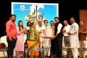 अभिजात मराठी भाषा सन्मान दिनानिमित्त पंडित हृदयनाथ मंगेशकर यांचा पिंपरी चिंचवड महापालिकेच्या वतीने मानपत्र देऊन सन्मान