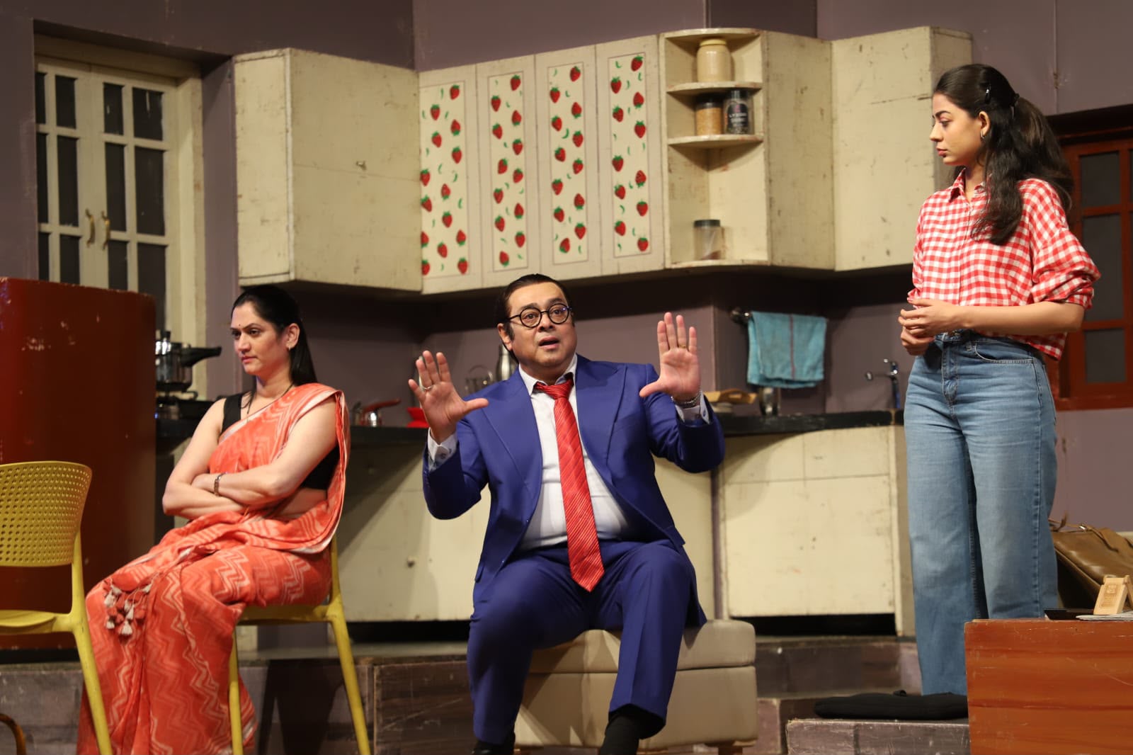 ‘हीच तर फॅमिलीची गंमत आहे’च्या हास्यविनोदासह ‘भूमिका’ने गाजविला अभिजात मराठीचा रंगमंच