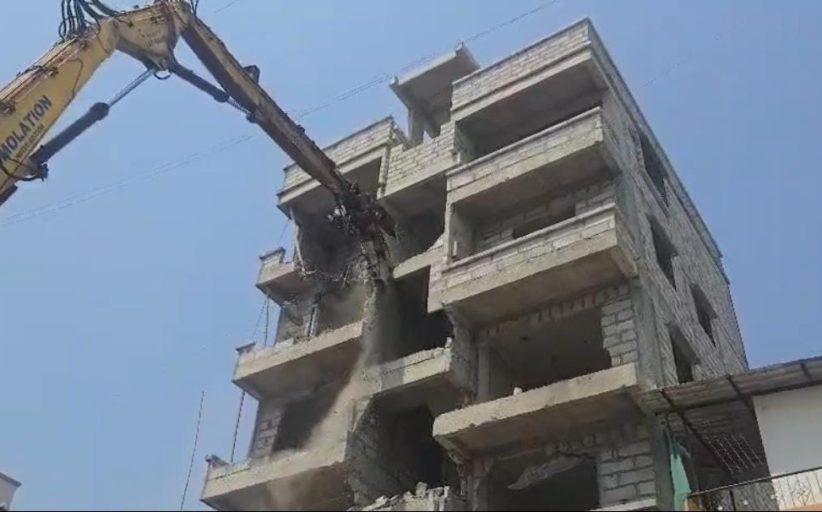 सात मजली इमारत उभी राहेपर्यंत महापालिका झोपली होती का? पिंपळे गुरव मधील कारवाईवरून नागरिकांचा संताप