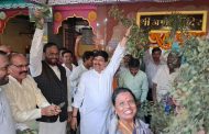 कामगारनेते यशवंतभाऊ भोसले यांच्या पुढाकारातून प्रथमच सीमोल्लंघन व सोनं लुटण्याच्या पारंपरिक सोहळ्याला सुरुवात; माजी खासदार अमर साबळे यांच्या हस्ते प्रारंभ