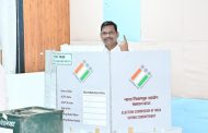 आमदार शंकर जगताप यांनी पुणे पदवीधर निवडणुकीत बजावला मतदानाचा हक्क!
