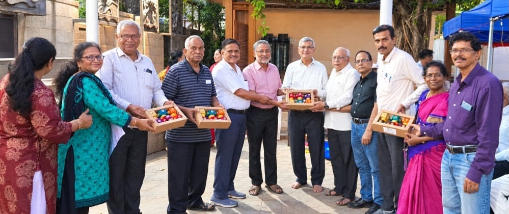 आकाश कंदिल खरेदीव्दारे दिव्यांगांना आर्थिक मदत;  श्री संत ज्ञानेश्वर ब्राह्मण संस्थेचा उपक्रम